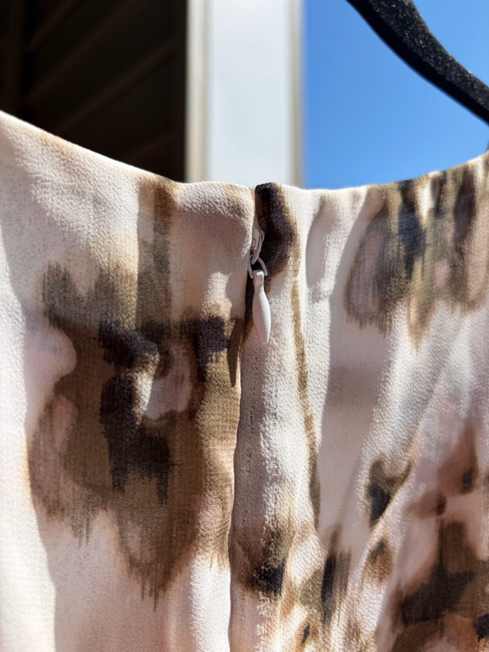 🆕✨ DKNY Tie Dye Sleeveless Mini Dress Size 10 Beige Brown Pleated Lightweight - Picture 11 of 16